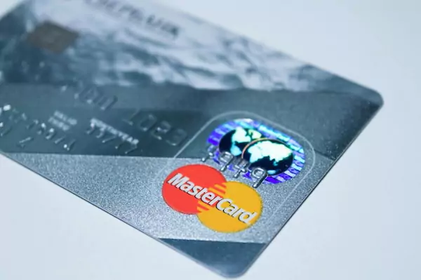 Kötelező bankszámlát nyitni a lakástakarék mellé?